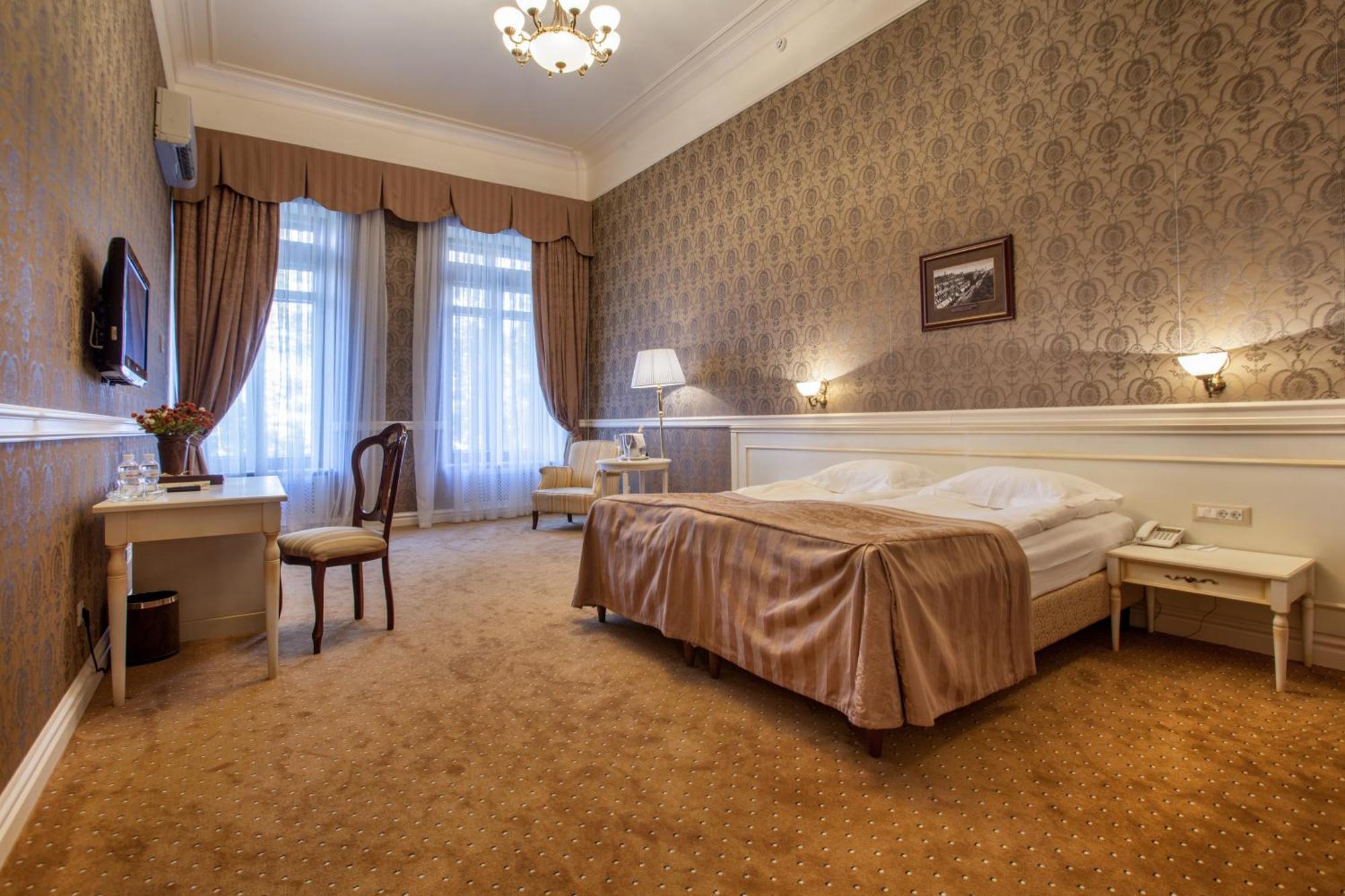 Londonska Готель 4*